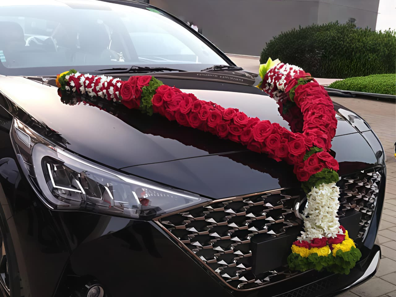 Luxury Red Rose Car Garlan