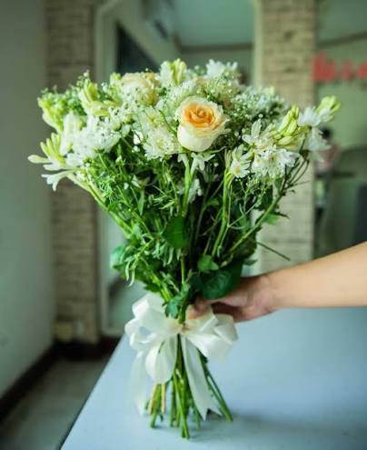 Elegant White Floral Bouquet